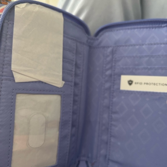 NWT Vera Bradley Quilted Floral Crossbody Hipster Wallet RFID w/Mural Print - Picture 8 of 15